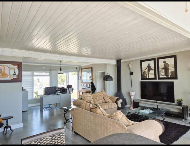 7 BEDROOM HOUSE FOR SALE IN DE KELDERS